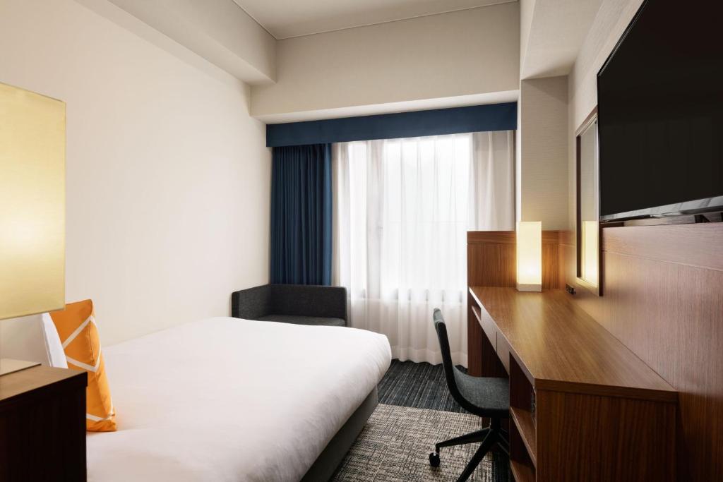 TV a/nebo společenská místnost v ubytování Four Points Flex by Sheraton Osaka Umeda