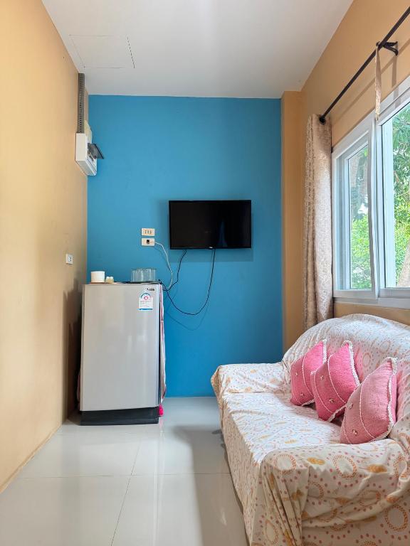 TV a/nebo společenská místnost v ubytování Rang Noknoy Resort at Kohlarn