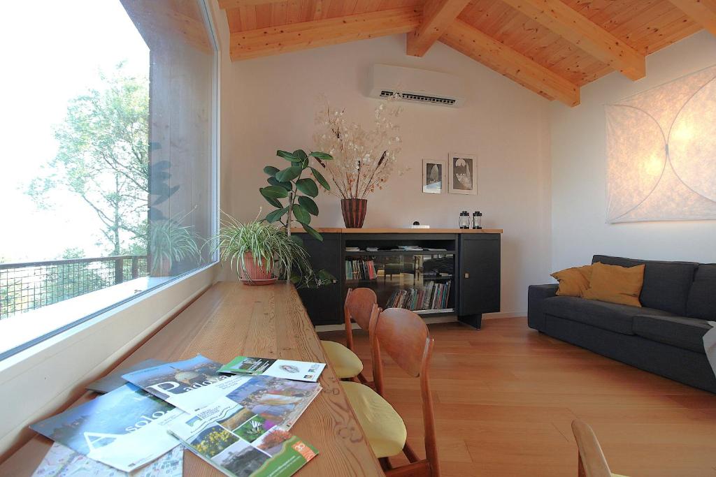 A seating area at Casa Delle Eriche, Colli Euganei, Pool, Wifi