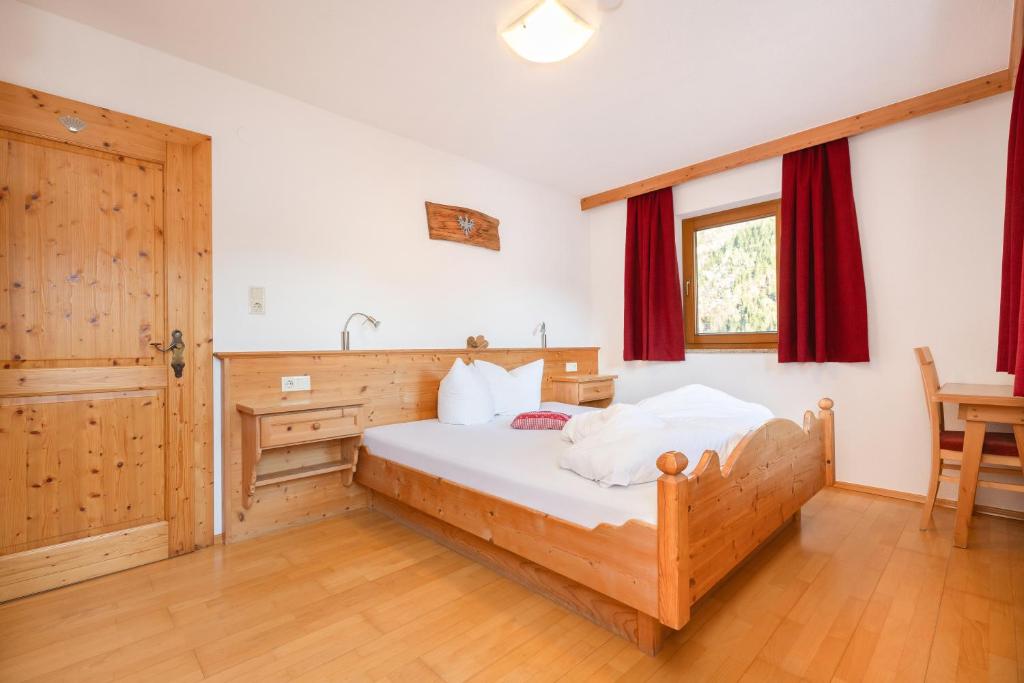 Postel nebo postele na pokoji v ubytování Ledererhof