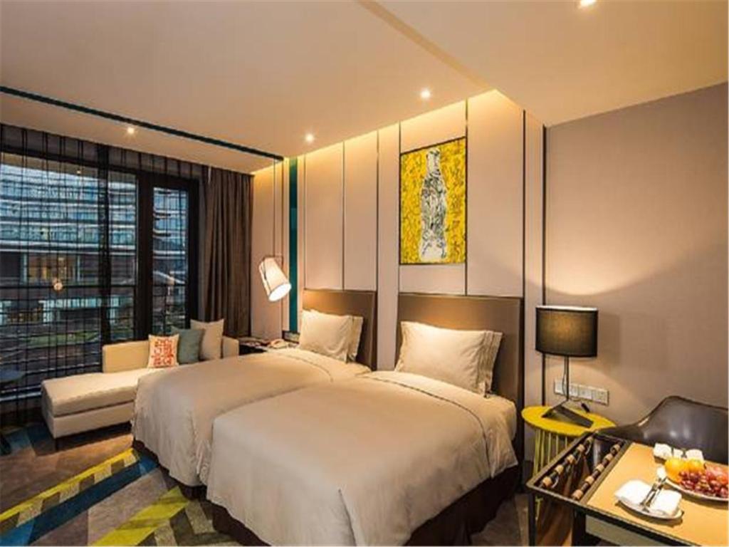 Postel nebo postele na pokoji v ubytování MiniMax Premier Hotel Shanghai Hongqiao