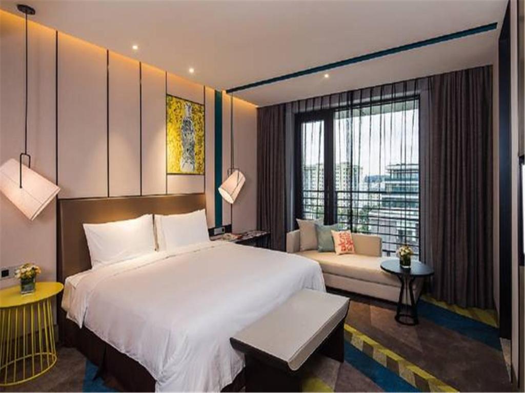 Postel nebo postele na pokoji v ubytování MiniMax Premier Hotel Shanghai Hongqiao