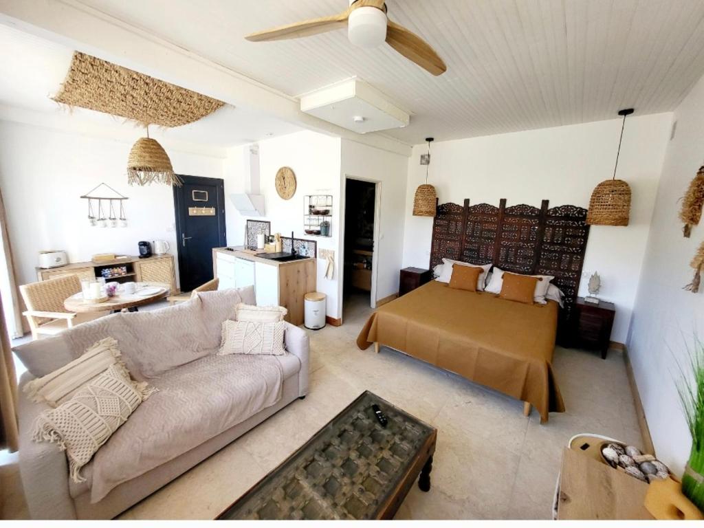 Χώρος καθιστικού στο Gardenhill COSY