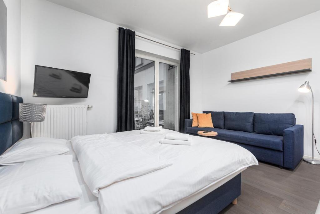 Postel nebo postele na pokoji v ubytování Apartamenty Piękna 28A by Your Freedom