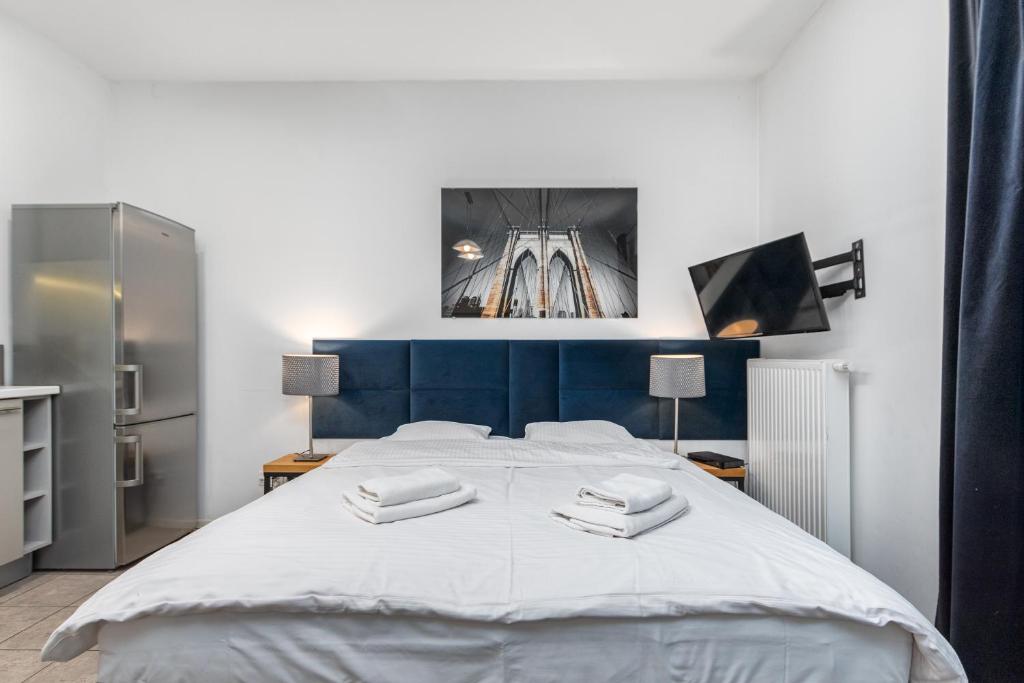 Postel nebo postele na pokoji v ubytování Apartamenty Piękna 28A by Your Freedom