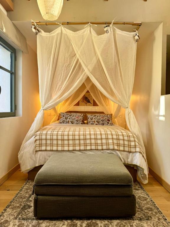 Postel nebo postele na pokoji v ubytování Ma cabane à oiseaux