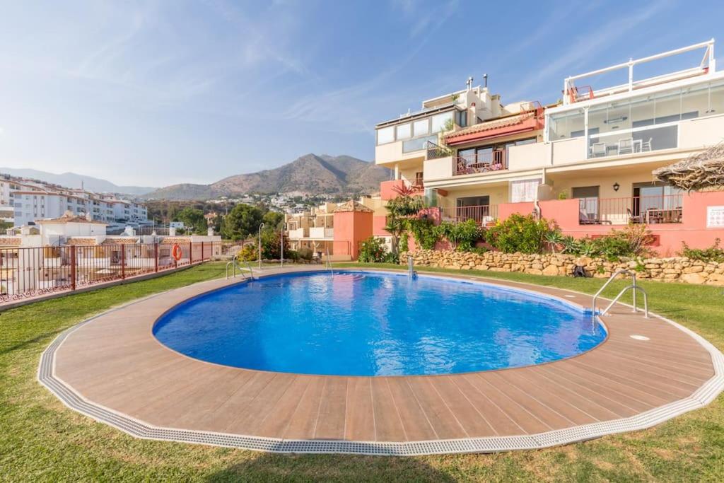Bazén v ubytovaní 2 Bed Apartment, Big Terrace, Pool, Views + Beach! alebo v jeho blízkosti