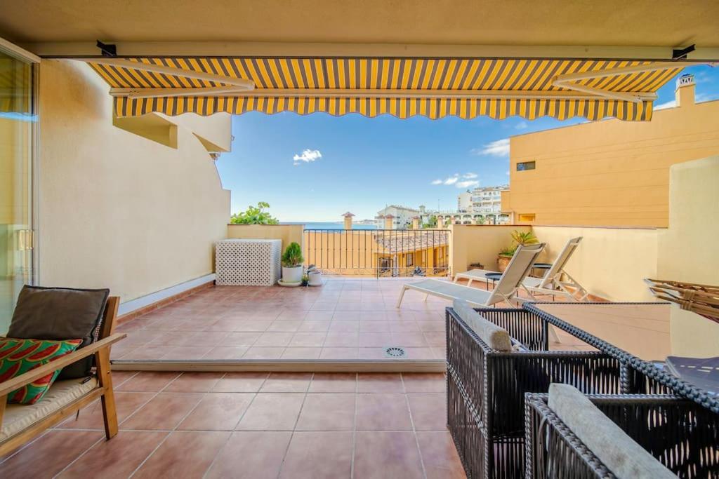 Balkón alebo terasa v ubytovaní 2 Bed Apartment, Big Terrace, Pool, Views + Beach!