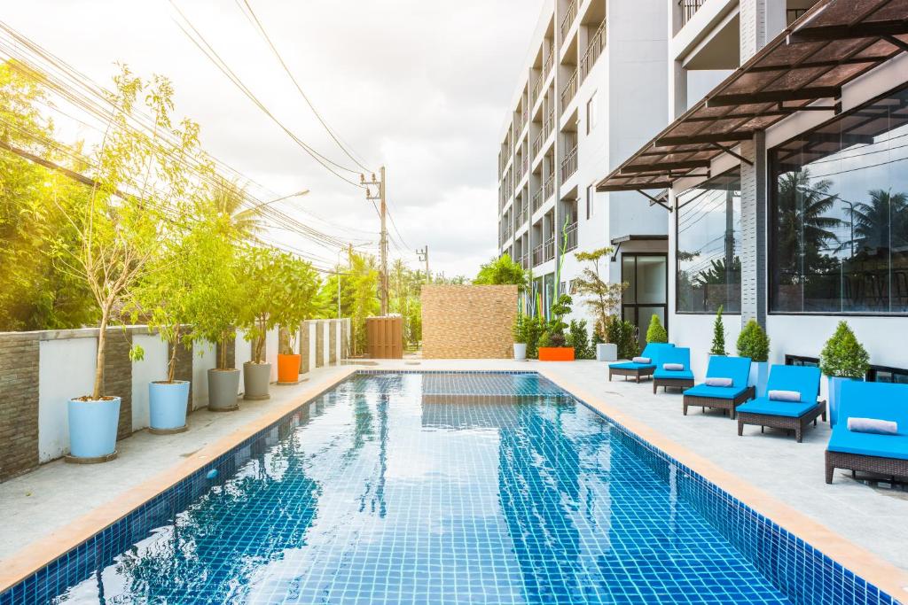 Bazén v ubytování Maikhao Hotel, Phuket nebo v jeho okolí