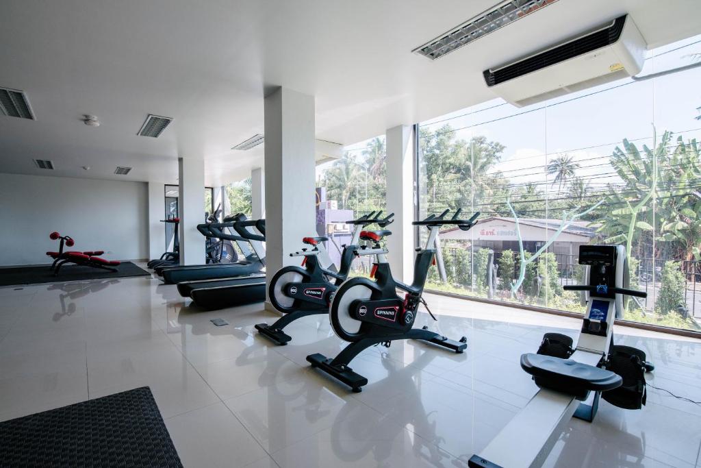Fitness centrum a/nebo fitness zařízení v ubytování Maikhao Hotel, Phuket