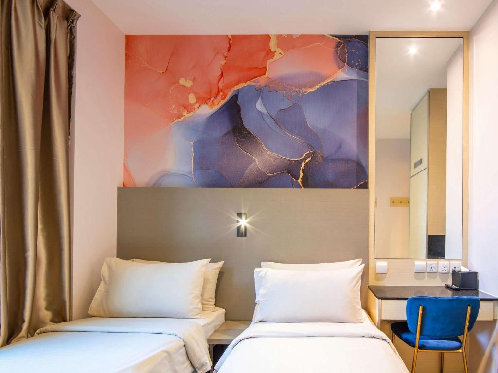 Postel nebo postele na pokoji v ubytování ibis Styles Singapore Albert