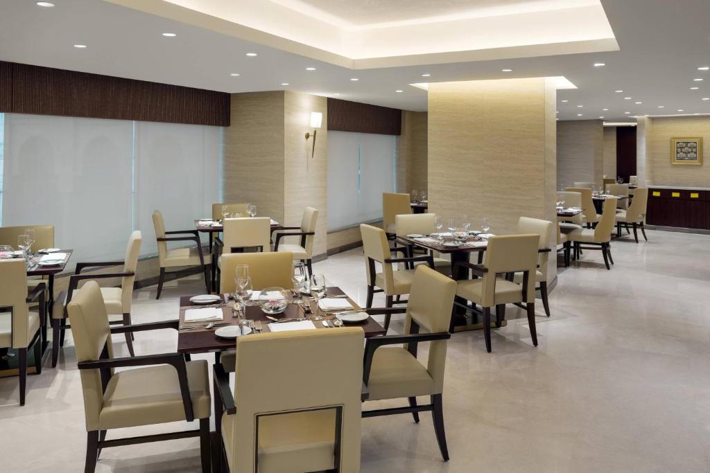 Restaurace v ubytování Sheraton Makkah Jabal Al Kaaba Hotel