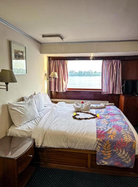 Postel nebo postele na pokoji v ubytování Nile View Aton Cruise