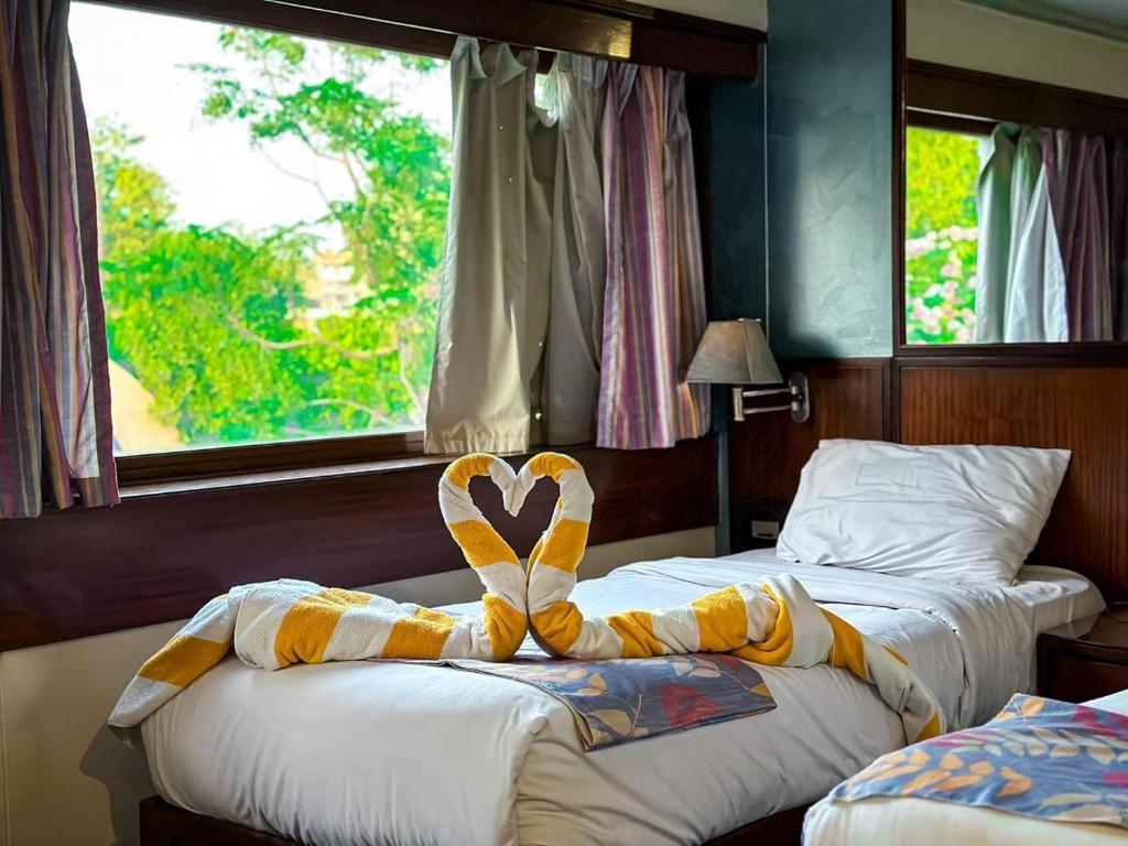 Postel nebo postele na pokoji v ubytování Nile View Aton Cruise