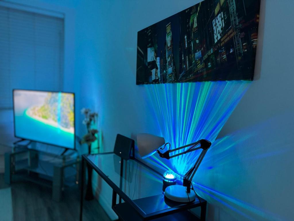 24-7 Secured City Centre Apartments with Free Underground Parking and WiFi - Two-Bedroom Apartment