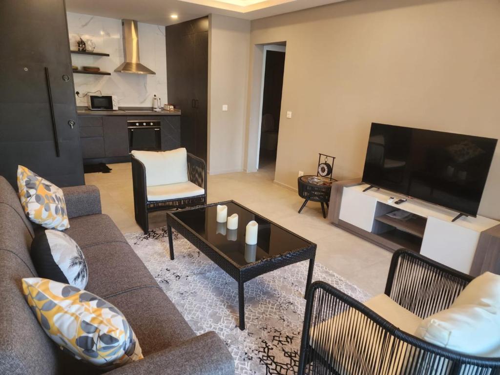 Μια τηλεόραση ή/και κέντρο ψυχαγωγίας στο seaview 1 bedroom-kololi sands