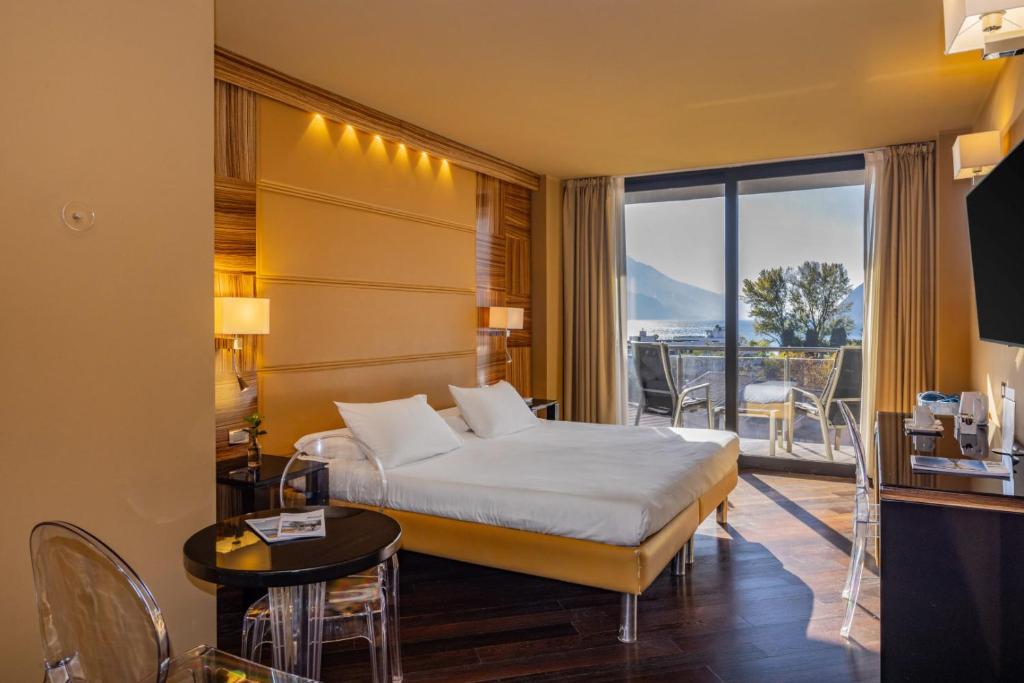 Postel nebo postele na pokoji v ubytování Garda Suite Hotel - Tonelli Hotels
