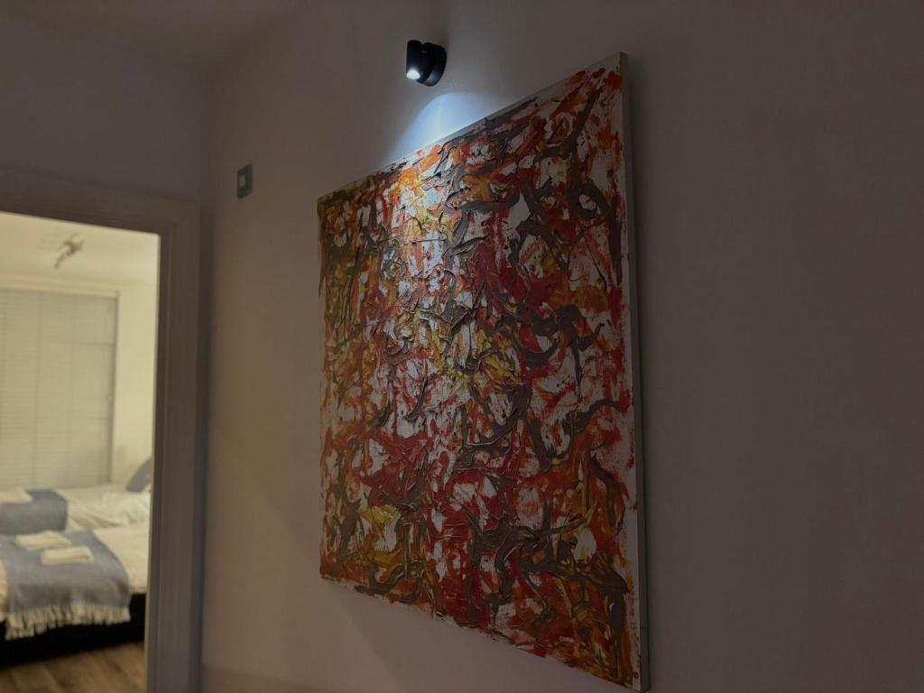 24-7 Secured City Centre Apartments with Free Underground Parking and WiFi - Two-Bedroom Apartment