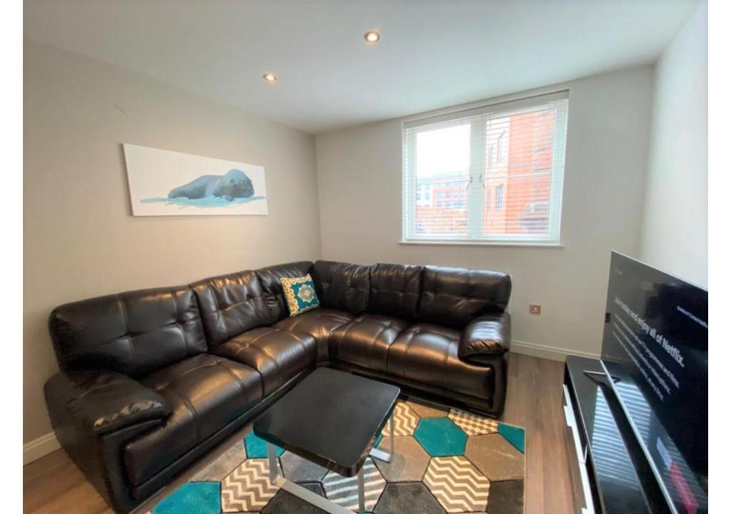 24-7 Secured City Centre Apartments with Free Underground Parking and WiFi - Two-Bedroom Apartment