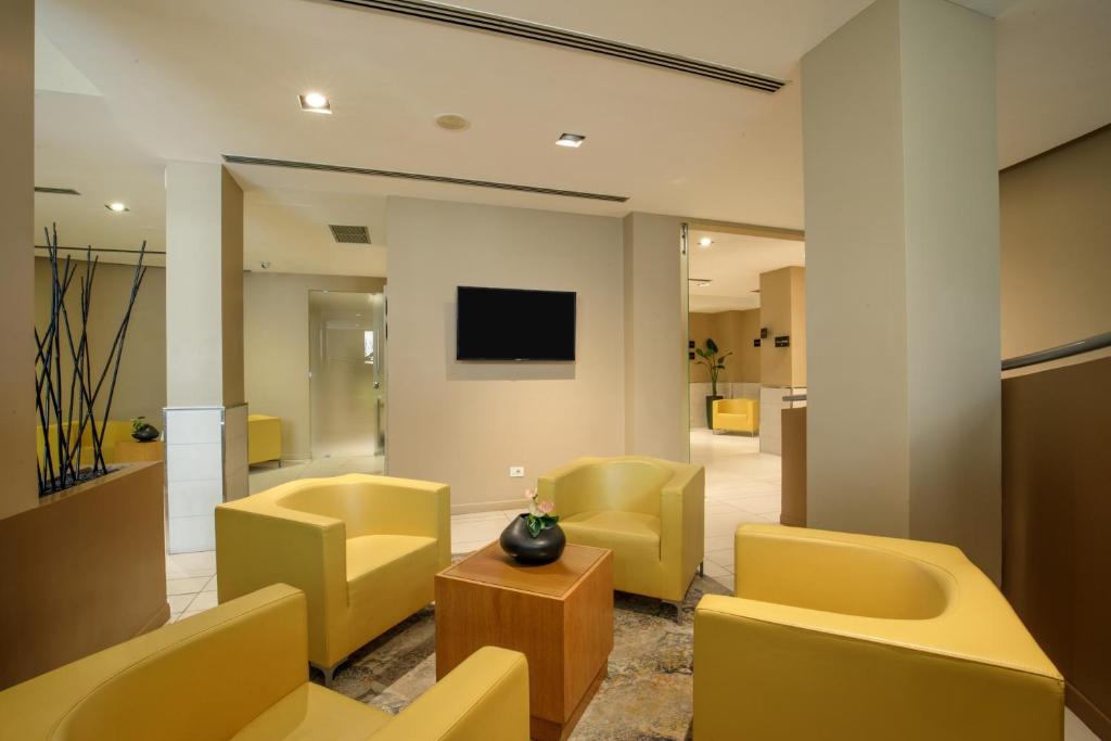 TV a/nebo společenská místnost v ubytování Best Western Hotel Globus
