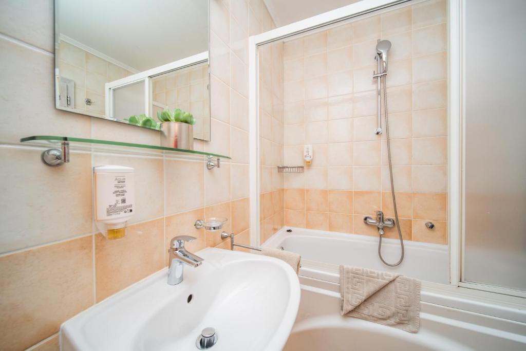 Pervanovo Apartments with Free Parking - 6