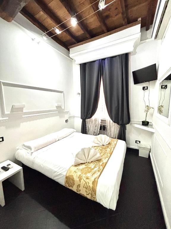 A bed or beds in a room at L'antica Locanda Dell'Orso