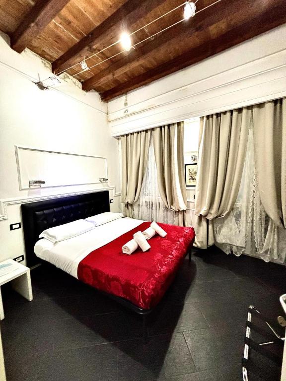 A bed or beds in a room at L'antica Locanda Dell'Orso