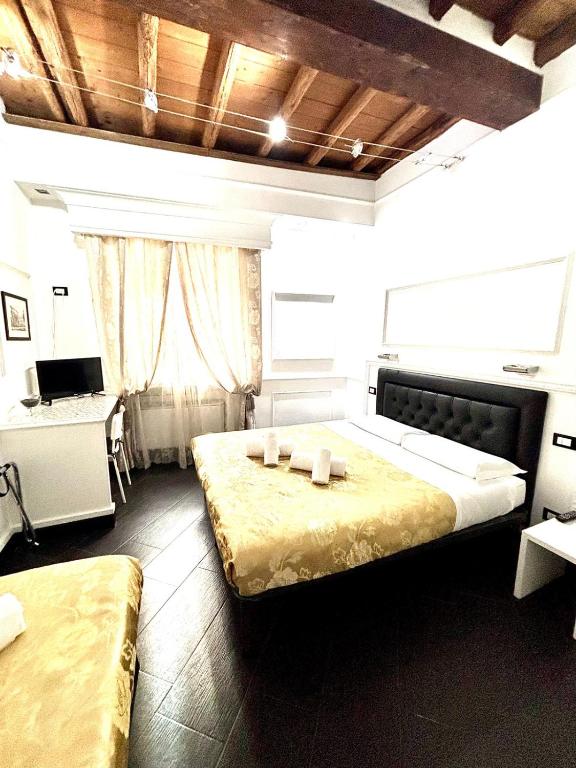 A bed or beds in a room at L'antica Locanda Dell'Orso