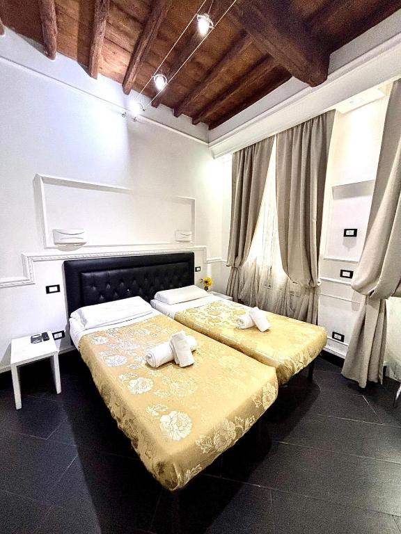 A bed or beds in a room at L'antica Locanda Dell'Orso