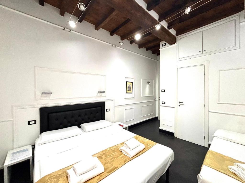 A bed or beds in a room at L'antica Locanda Dell'Orso