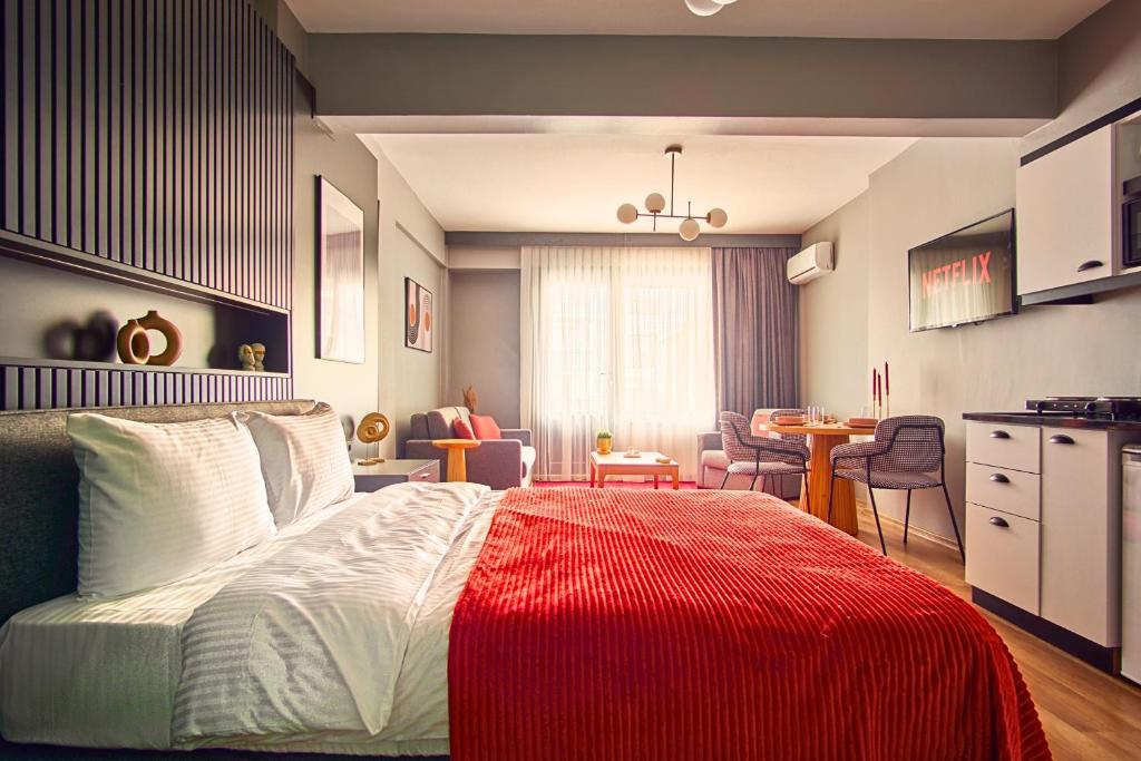 TAKS-INN Suites - Quadruple Room With Balcony