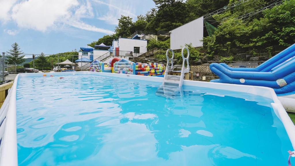 Πισίνα στο ή κοντά στο Chuncheon Dogandstay