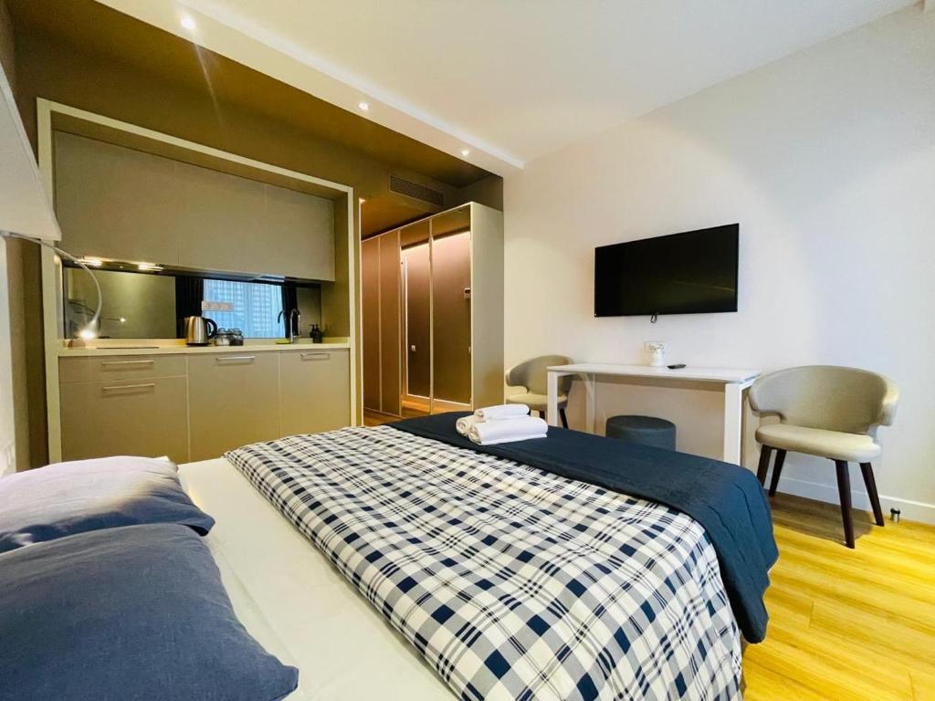 Postel nebo postele na pokoji v ubytování Alliance palace 18 floor