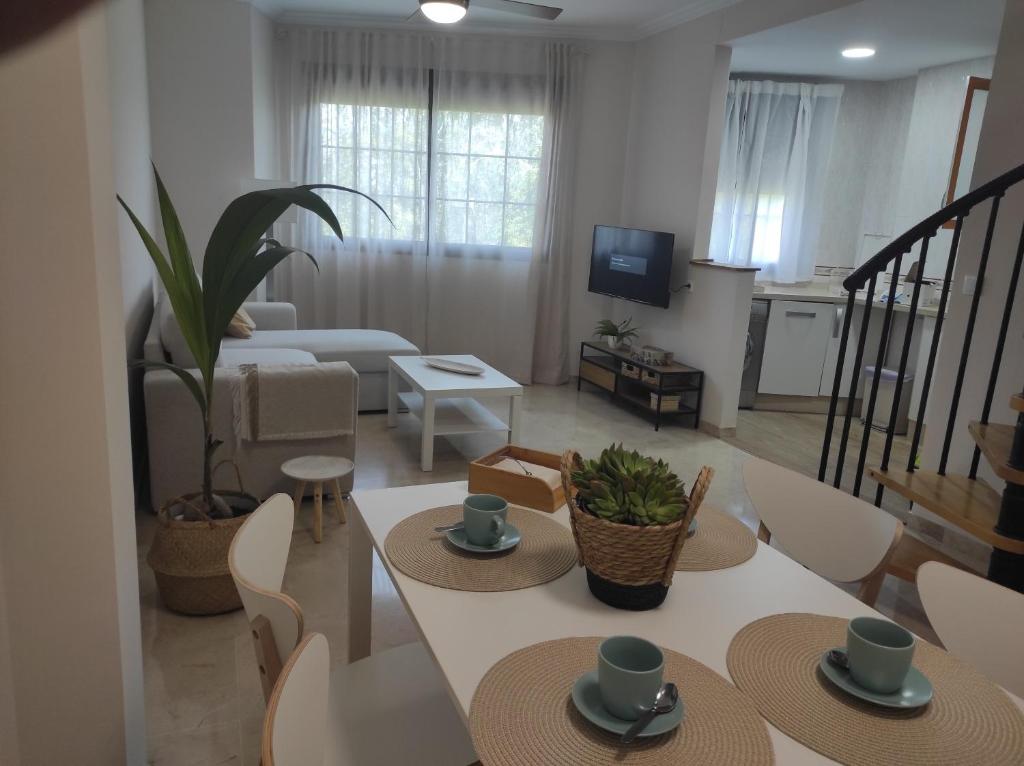 Afbeelding uit fotogalerij van PUENTE ROMANO Miraflores terraza in Córdoba