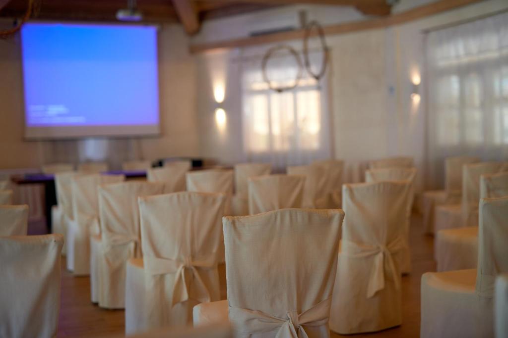 Zaplecze biznesowe lub konferencyjne w obiekcie Ai Cadelach Hotel Giulia