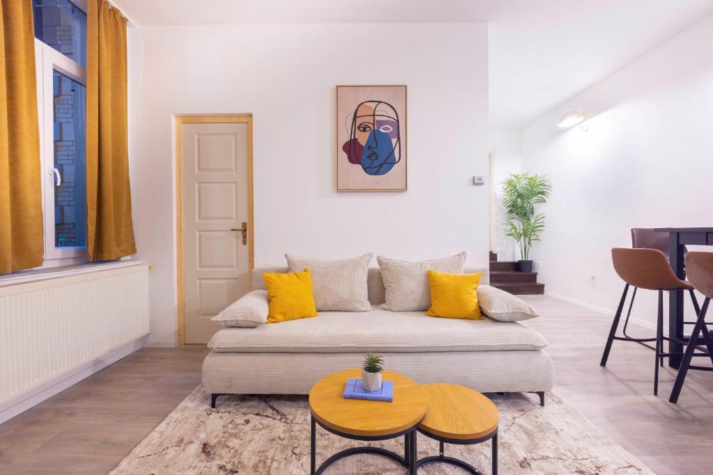Central n' Cozy T8 Apartment w' 2BEDRM 1066 Budapest, Teréz körút 8 kép - 1