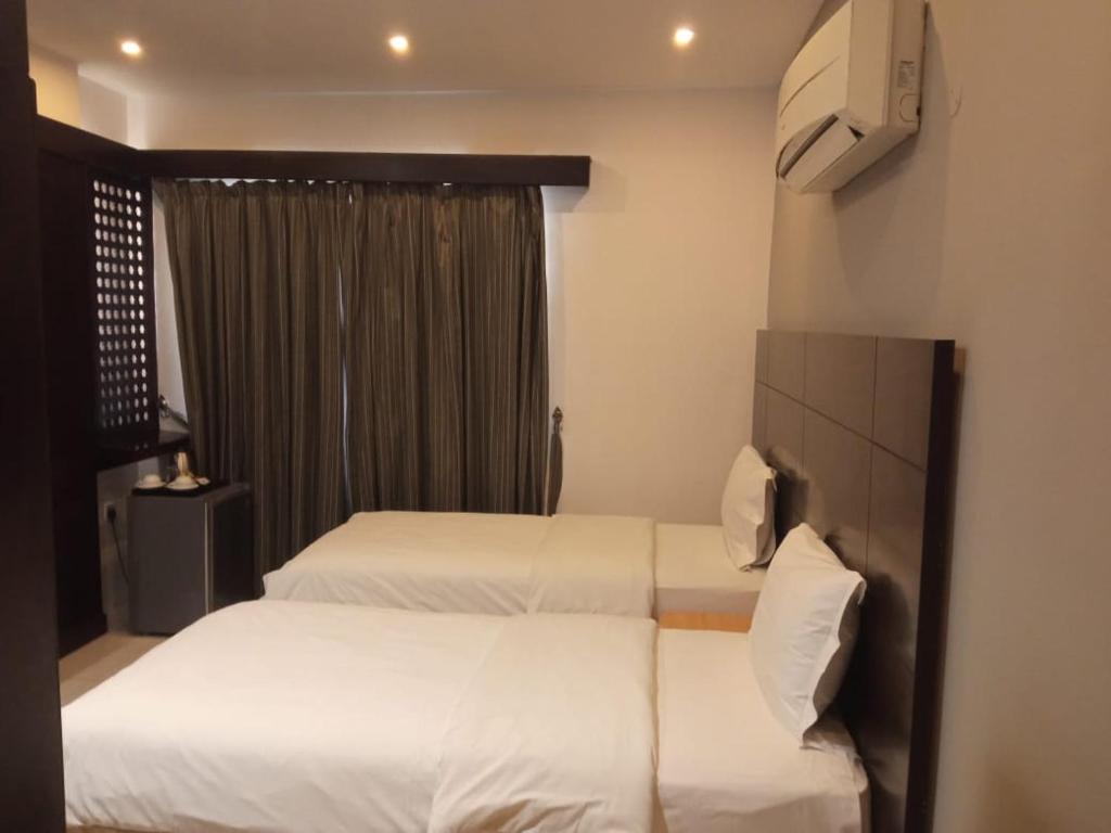 Postel nebo postele na pokoji v ubytování Asfar Hotel Apartments