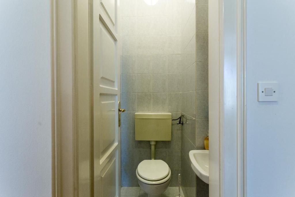 Kúpeľňa v ubytovaní Hedera Estate, Hedera A27