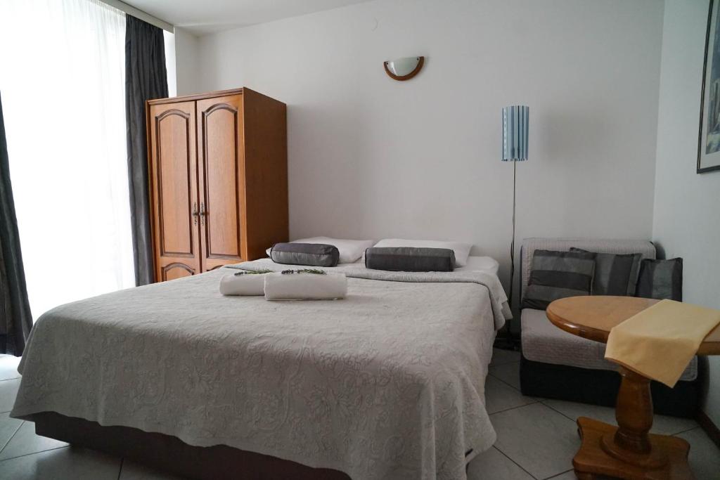 Apartments and Rooms Degra - 11