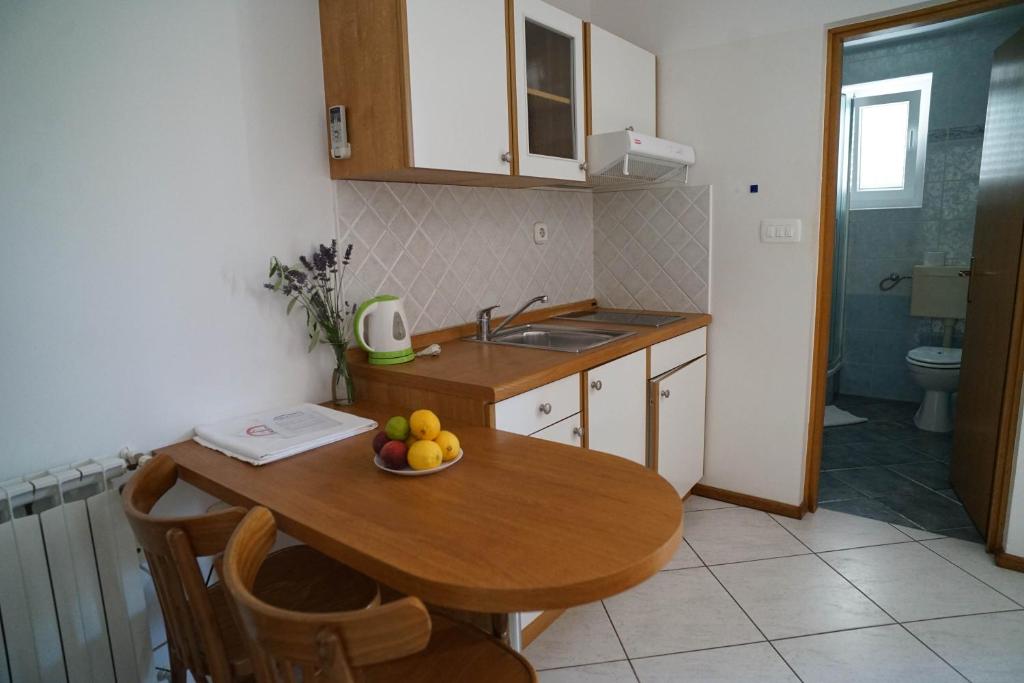 Apartments and Rooms Degra - 12