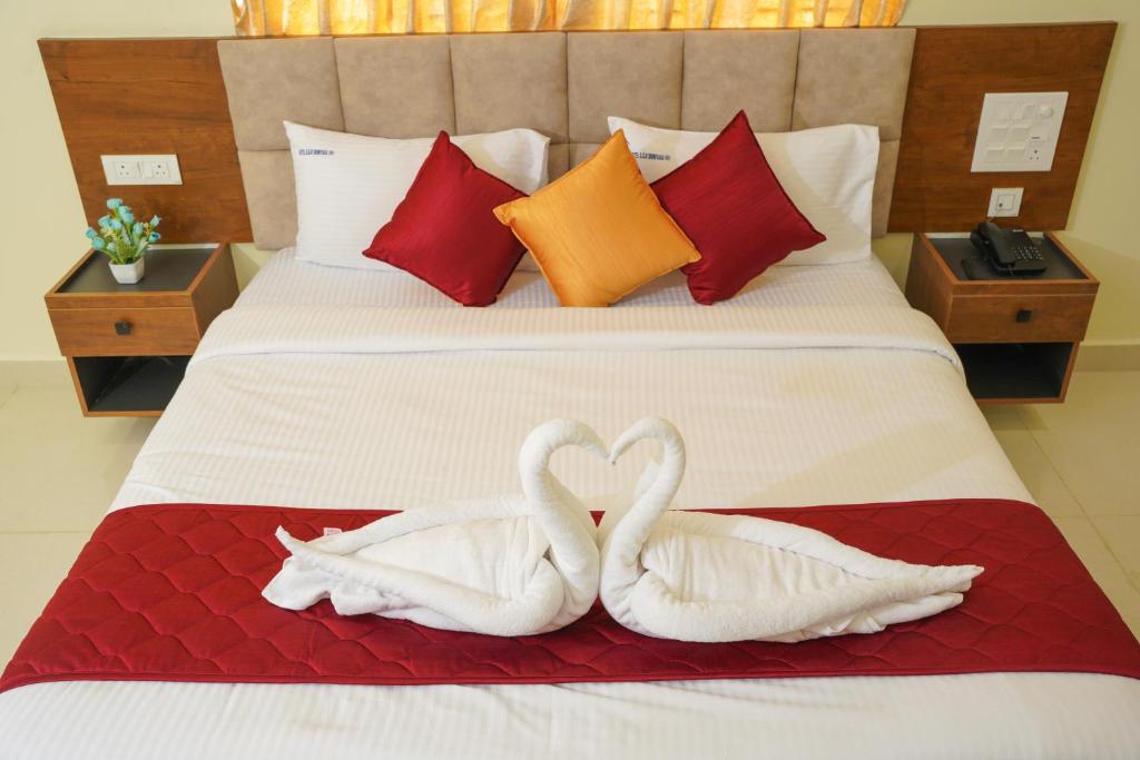 Postel nebo postele na pokoji v ubytování Hotel GSR Srinivasa Inn