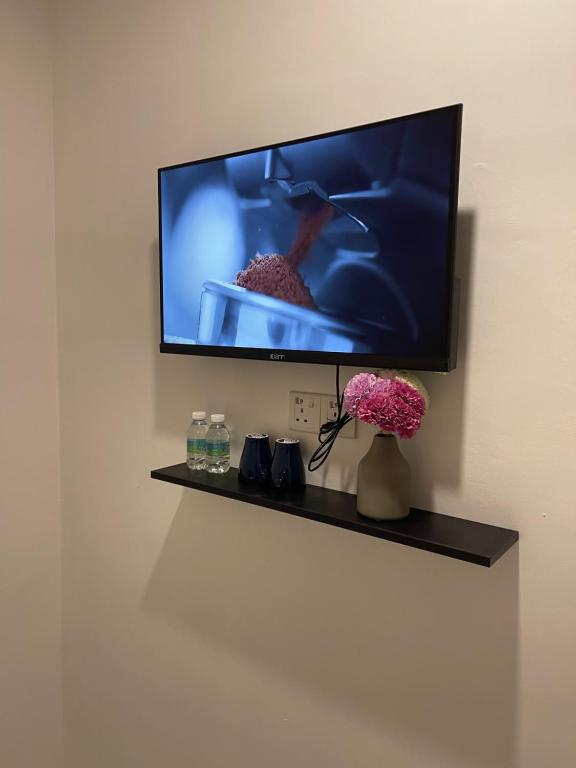 TV a/nebo společenská místnost v ubytování TDOZE Hotel