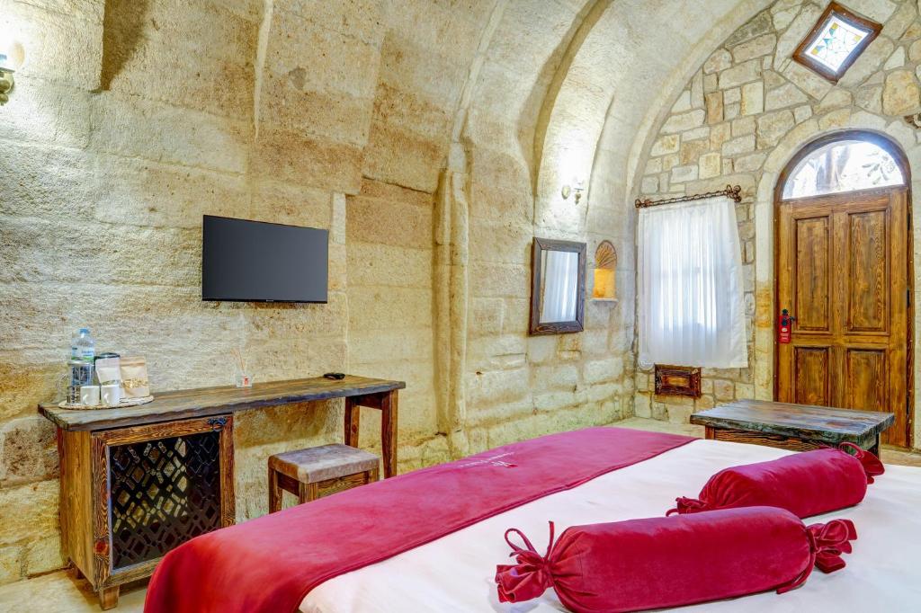 TV a/nebo společenská místnost v ubytování Cappadocia Kemer Palace