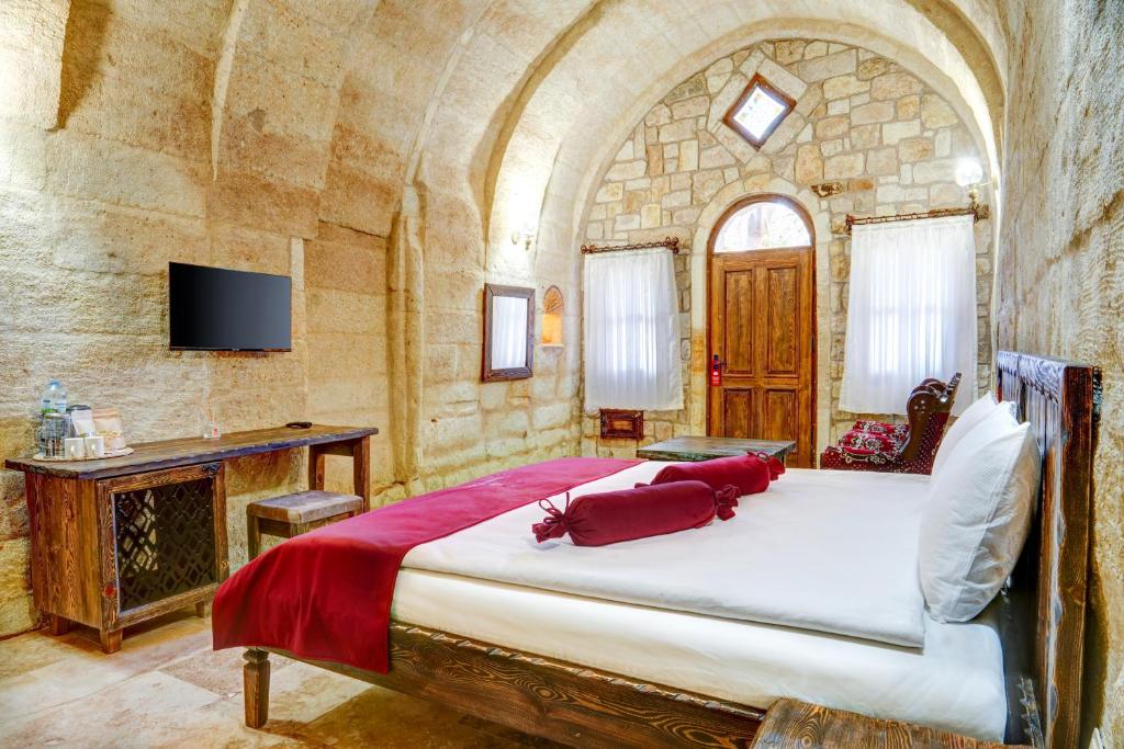 Postel nebo postele na pokoji v ubytování Cappadocia Kemer Palace