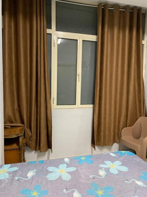 Postel nebo postele na pokoji v ubytování Stylish apartment in Alexandria