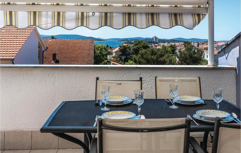 Balkón nebo terasa v ubytování Two-Bedroom Apartment In Vodice