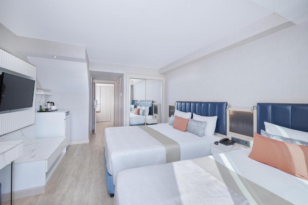 Lago Hotel - Family Room With Garden View