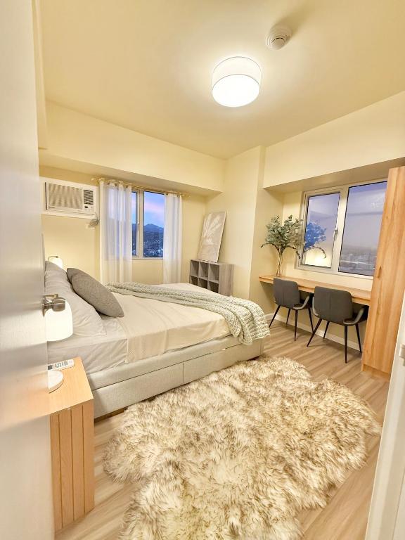 Postel nebo postele na pokoji v ubytování Brand New 1 BR - Avida Towers Riala Tower 4