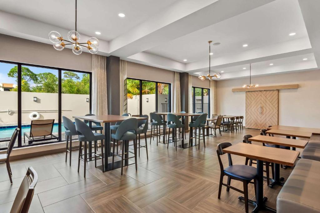 Comfort Suites Stuart-Hutchinson Island photo
