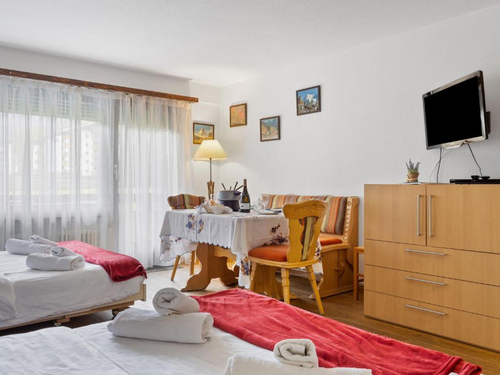 Postel nebo postele na pokoji v ubytování Apartment Residence A-1 by Interhome